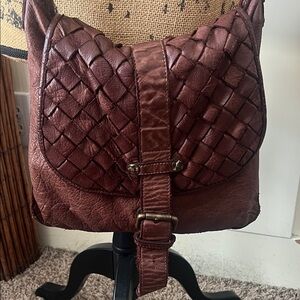 Elegant Woven Crossbody Bag in Rich Brown